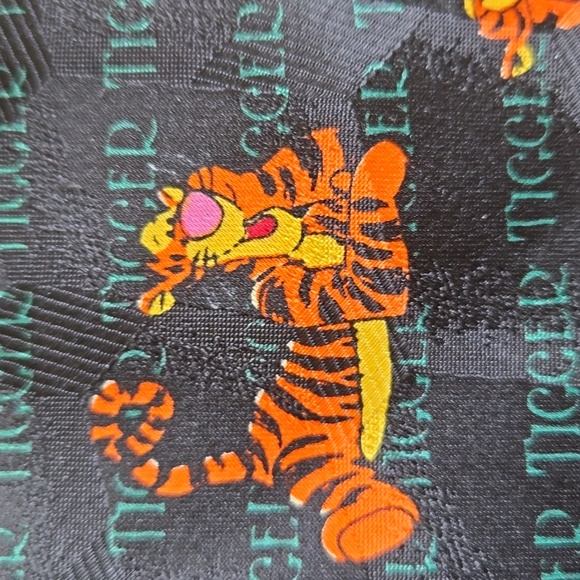 Tigger (bounce!!! bounce!!!) Necktie - Picture 2 of 8